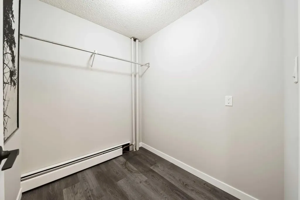 825 4 Street NE Calgary AB T2E 3S9