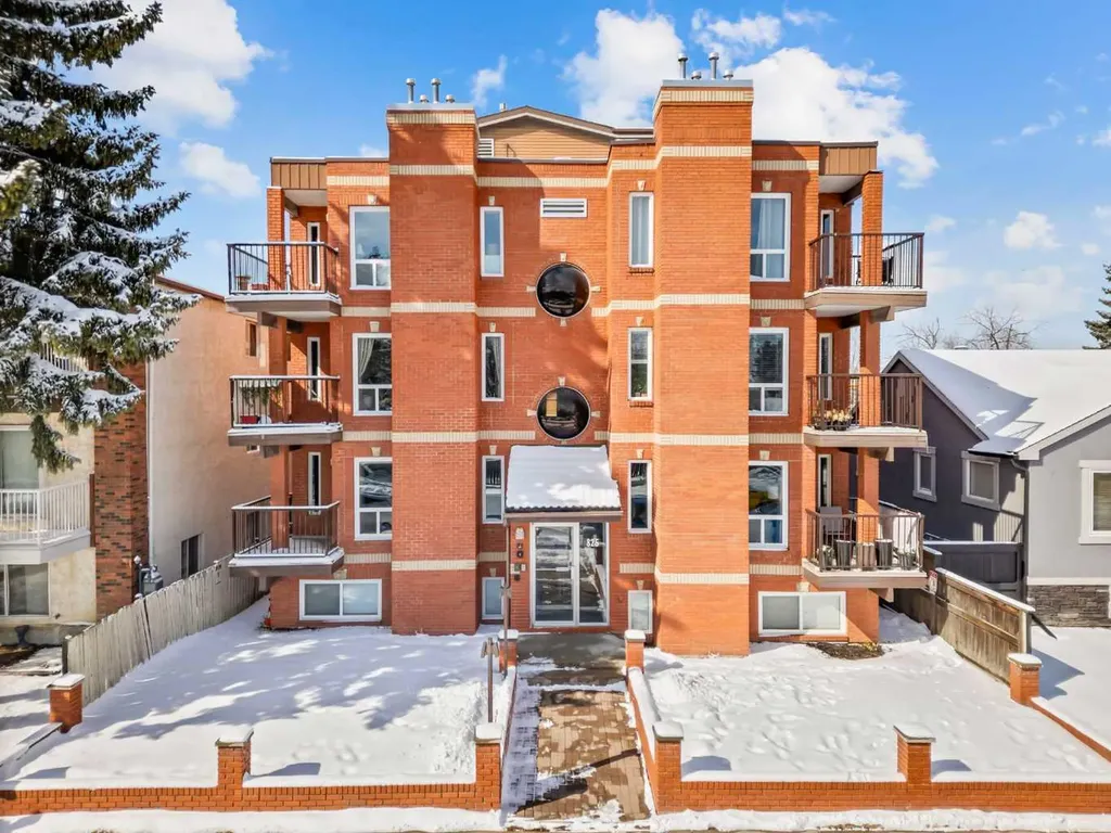 825 4 Street NE Calgary AB T2E 3S9