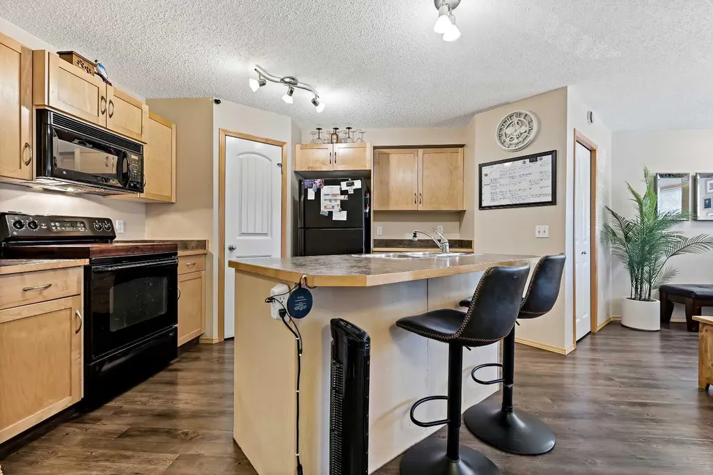 15 Everridge Square SW Calgary AB T2Y5J5