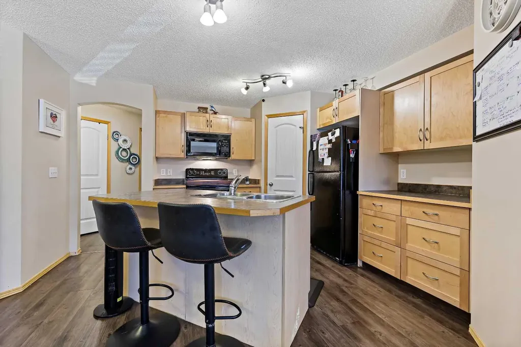 15 Everridge Square SW Calgary AB T2Y5J5