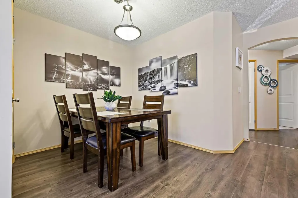 15 Everridge Square SW Calgary AB T2Y5J5