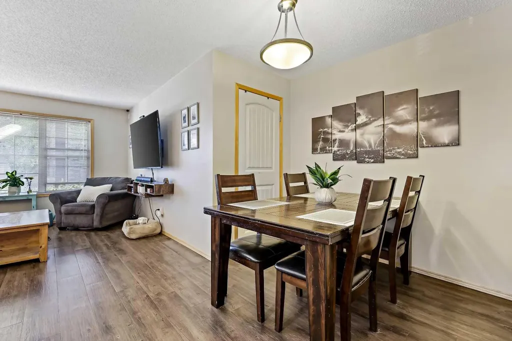 15 Everridge Square SW Calgary AB T2Y5J5