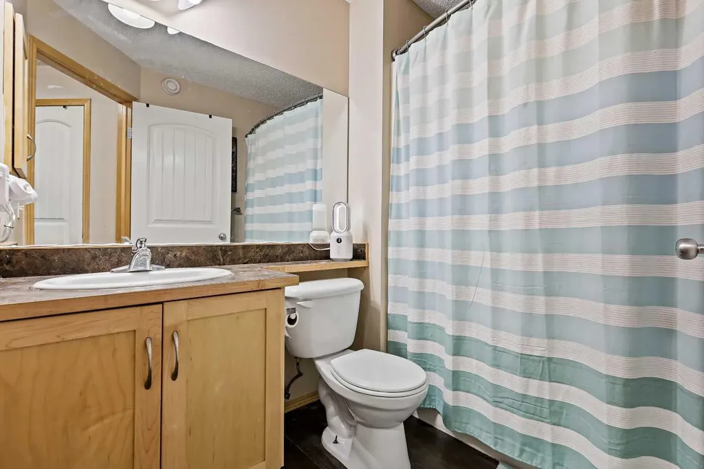 15 Everridge Square SW Calgary AB T2Y5J5