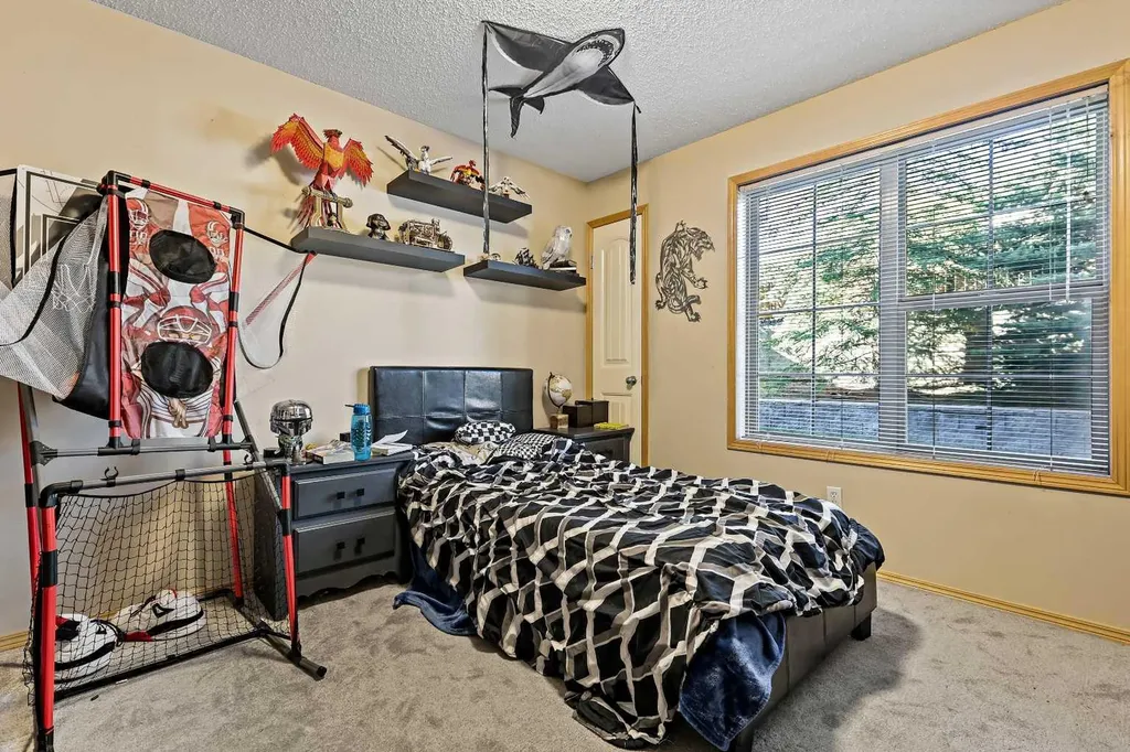 15 Everridge Square SW Calgary AB T2Y5J5