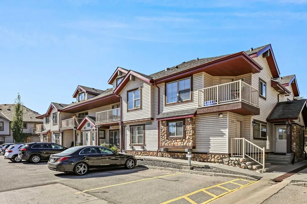 15 Everridge Square SW Calgary AB T2Y5J5