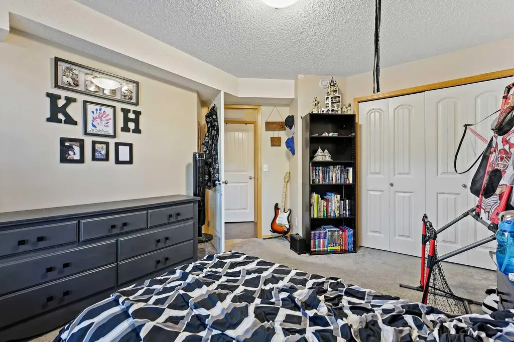 15 Everridge Square SW Calgary AB T2Y5J5