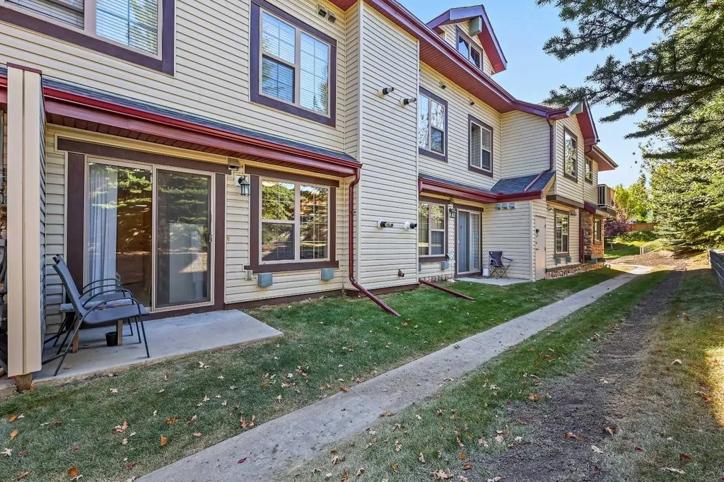 15 Everridge Square SW Calgary AB T2Y5J5