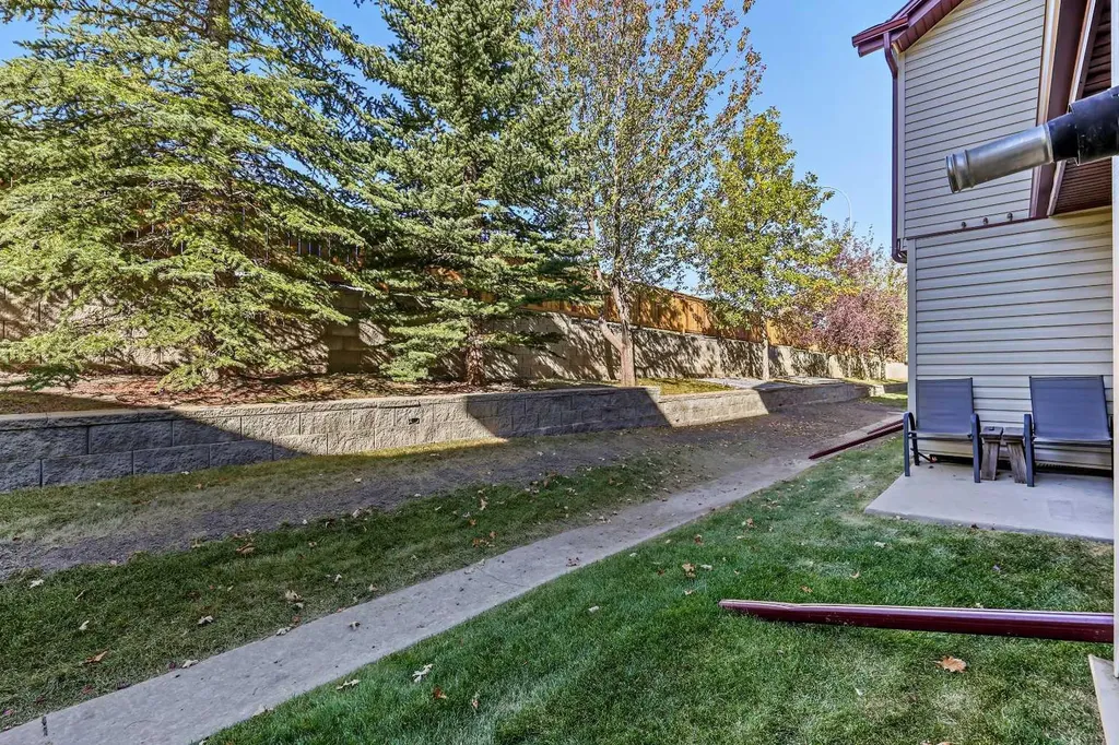 15 Everridge Square SW Calgary AB T2Y5J5