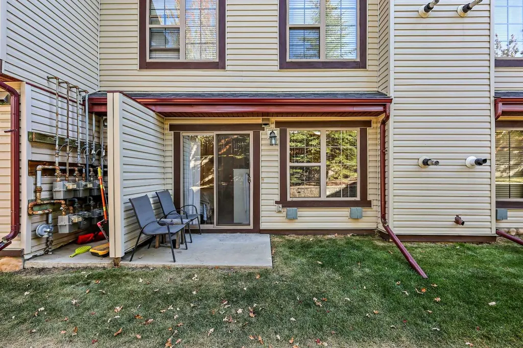 15 Everridge Square SW Calgary AB T2Y5J5