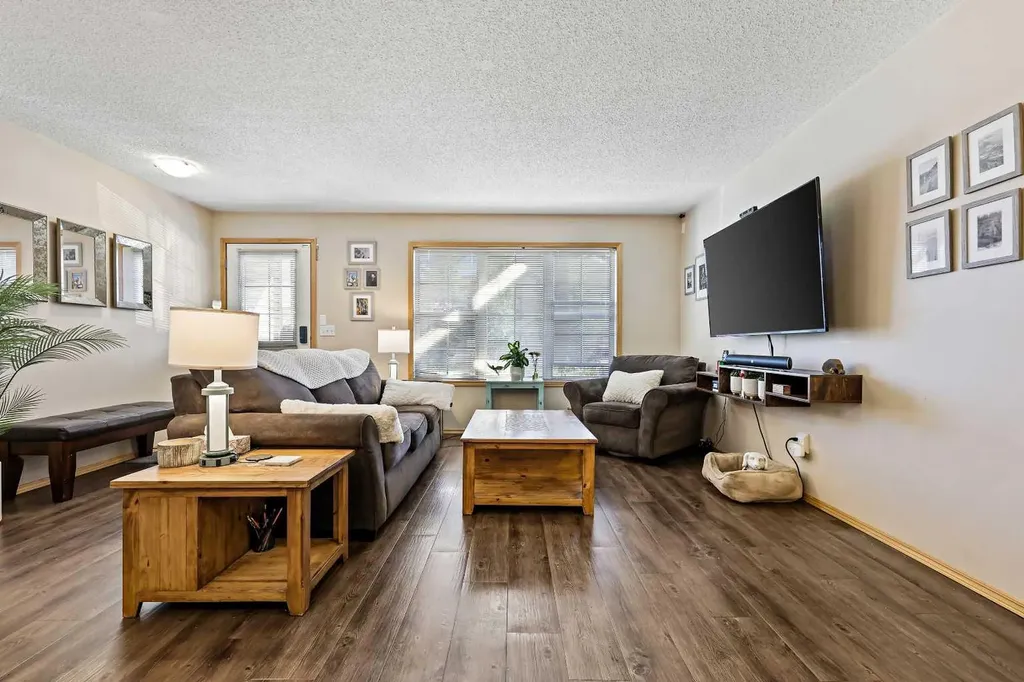 15 Everridge Square SW Calgary AB T2Y5J5