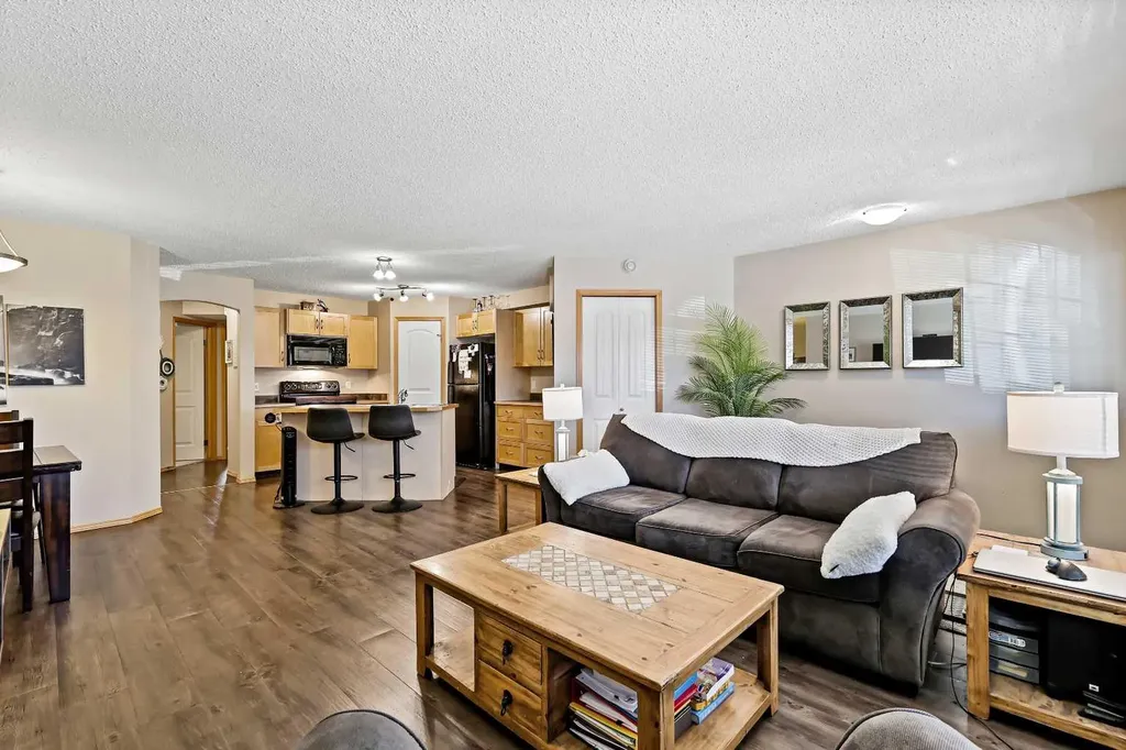 15 Everridge Square SW Calgary AB T2Y5J5