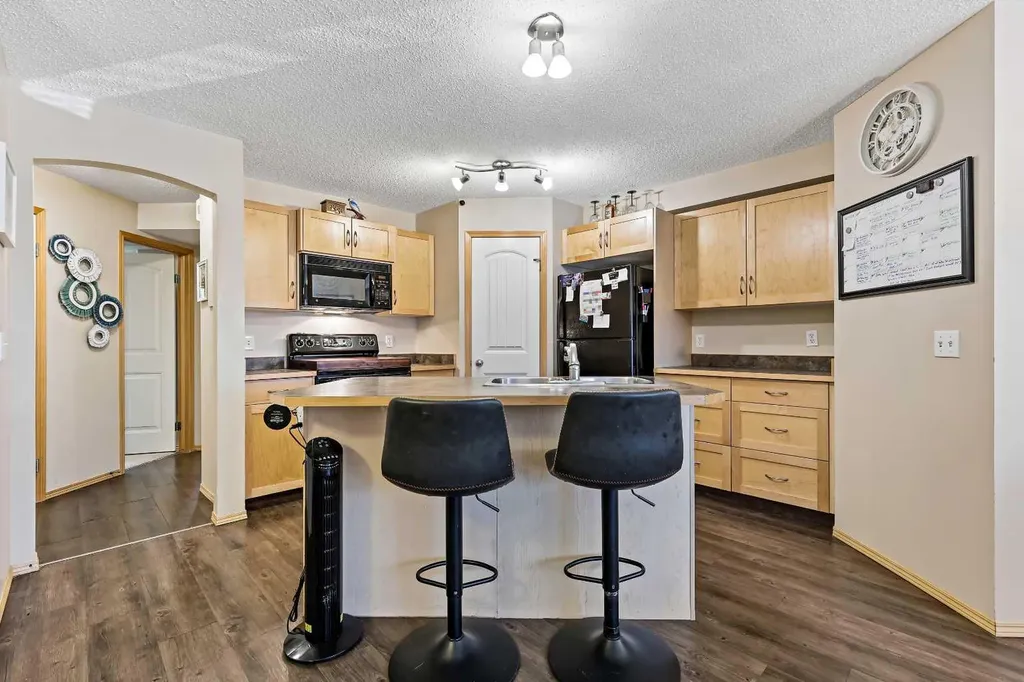15 Everridge Square SW Calgary AB T2Y5J5