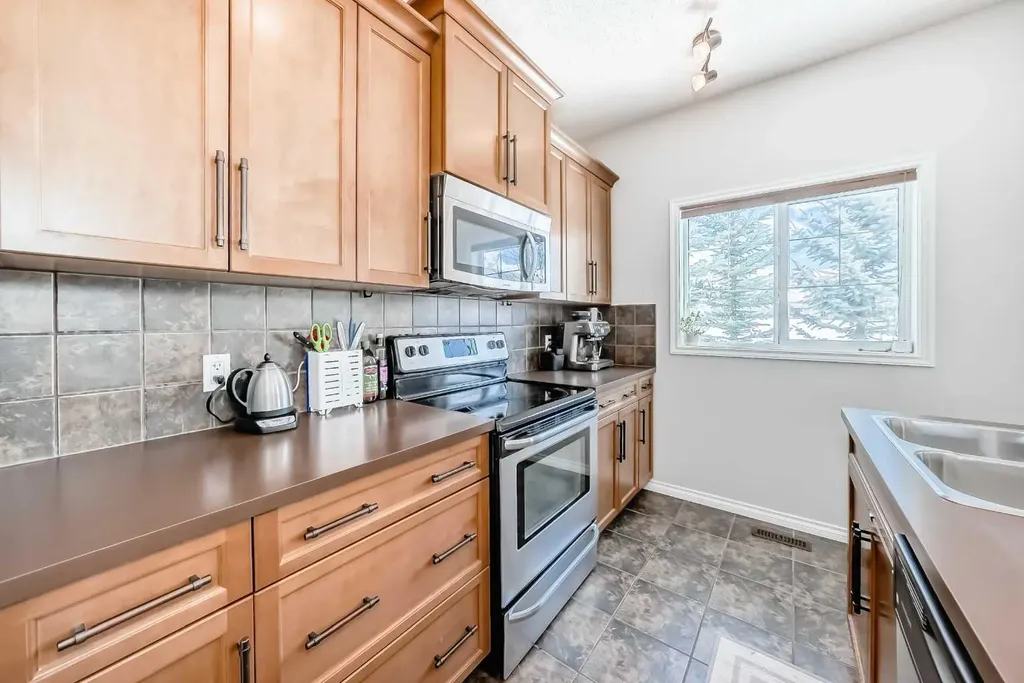 296 Sunset Point Cochrane AB T4C 0K8