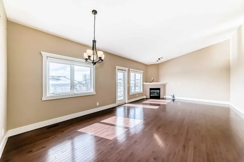 520 Rocky Vista Gardens NW Calgary AB T3G 0B7