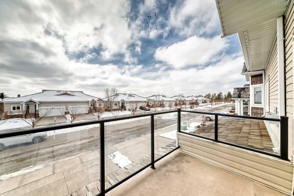 520 Rocky Vista Gardens NW Calgary AB T3G 0B7
