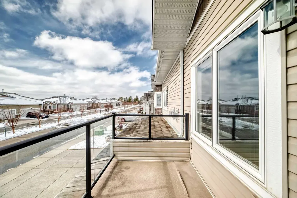 520 Rocky Vista Gardens NW Calgary AB T3G 0B7