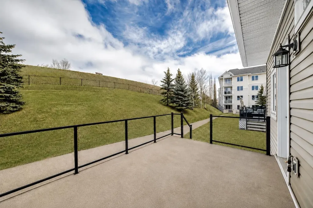 520 Rocky Vista Gardens NW Calgary AB T3G 0B7