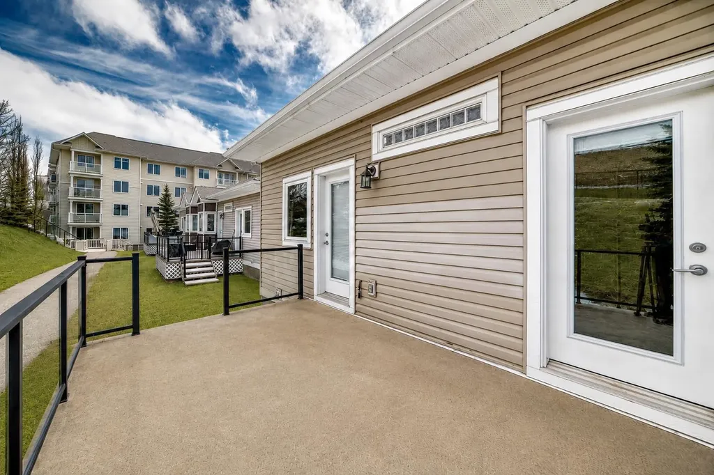 520 Rocky Vista Gardens NW Calgary AB T3G 0B7