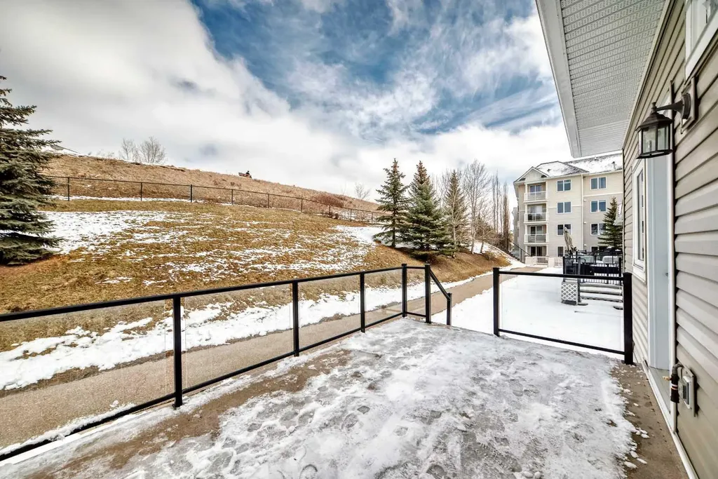 520 Rocky Vista Gardens NW Calgary AB T3G 0B7