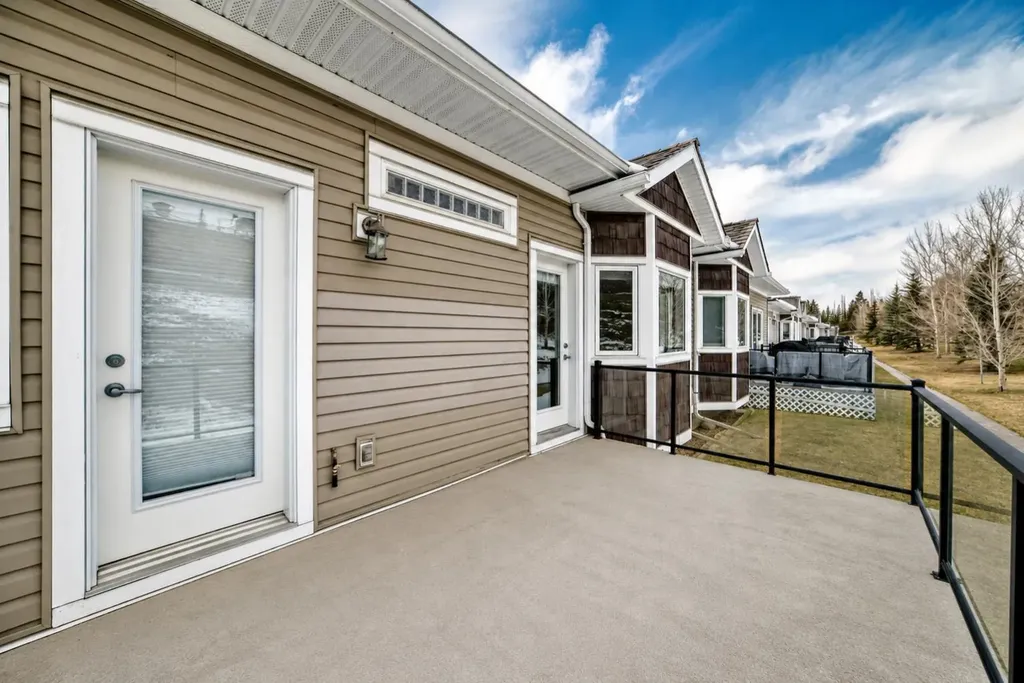 520 Rocky Vista Gardens NW Calgary AB T3G 0B7