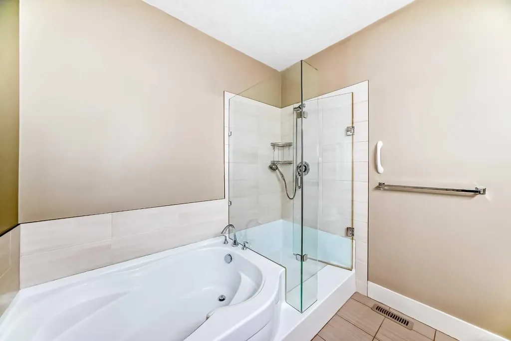 520 Rocky Vista Gardens NW Calgary AB T3G 0B7