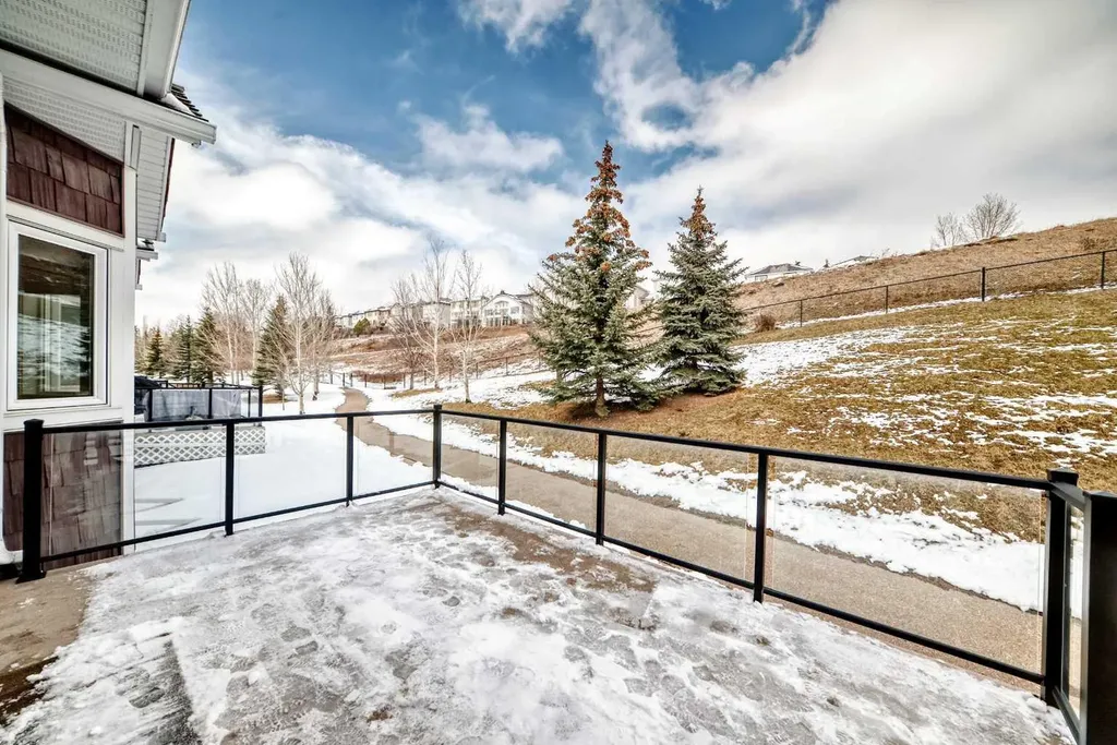 520 Rocky Vista Gardens NW Calgary AB T3G 0B7