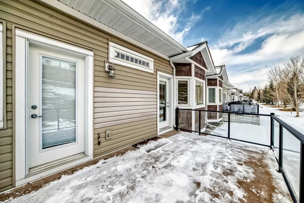 520 Rocky Vista Gardens NW Calgary AB T3G 0B7