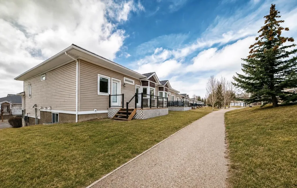 520 Rocky Vista Gardens NW Calgary AB T3G 0B7