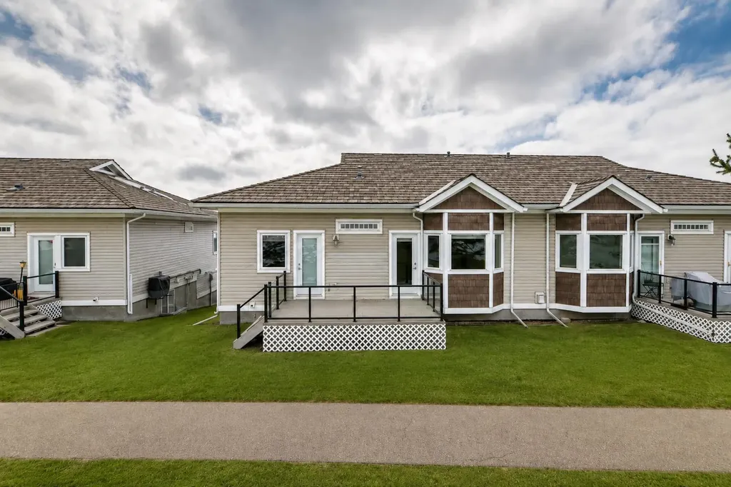 520 Rocky Vista Gardens NW Calgary AB T3G 0B7
