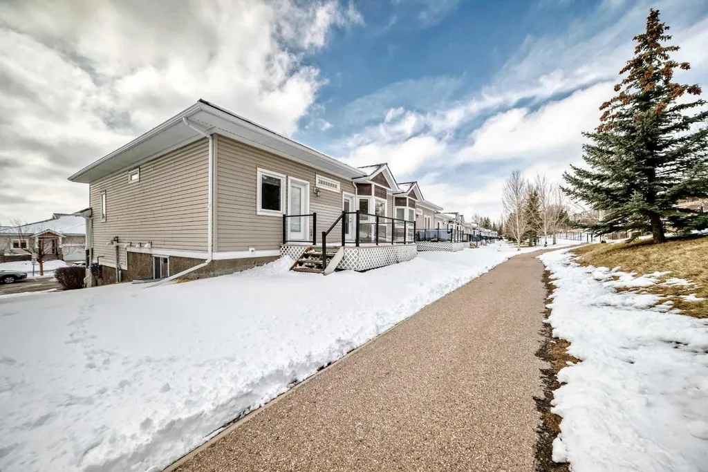 520 Rocky Vista Gardens NW Calgary AB T3G 0B7