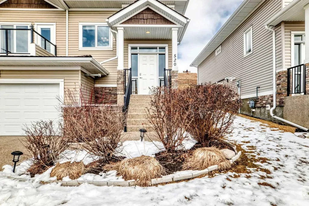 520 Rocky Vista Gardens NW Calgary AB T3G 0B7