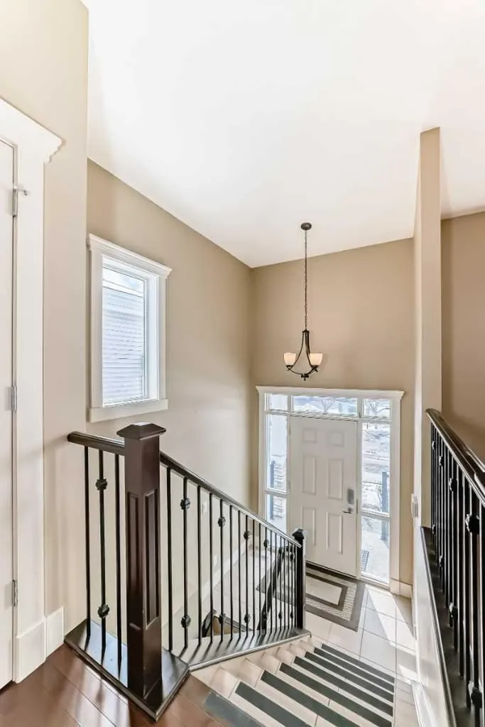 520 Rocky Vista Gardens NW Calgary AB T3G 0B7