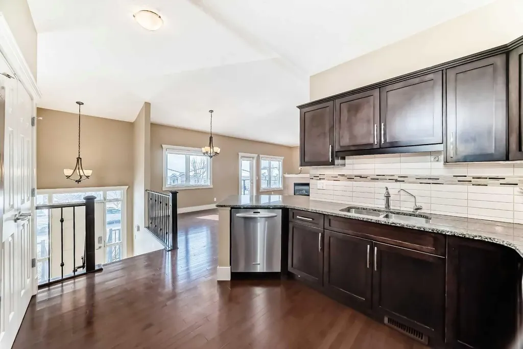 520 Rocky Vista Gardens NW Calgary AB T3G 0B7