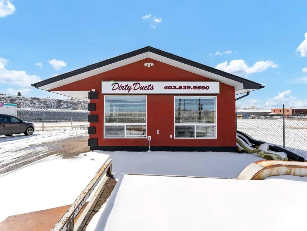 1229 South Railway Street SE Medicine Hat AB T1A 2W5
