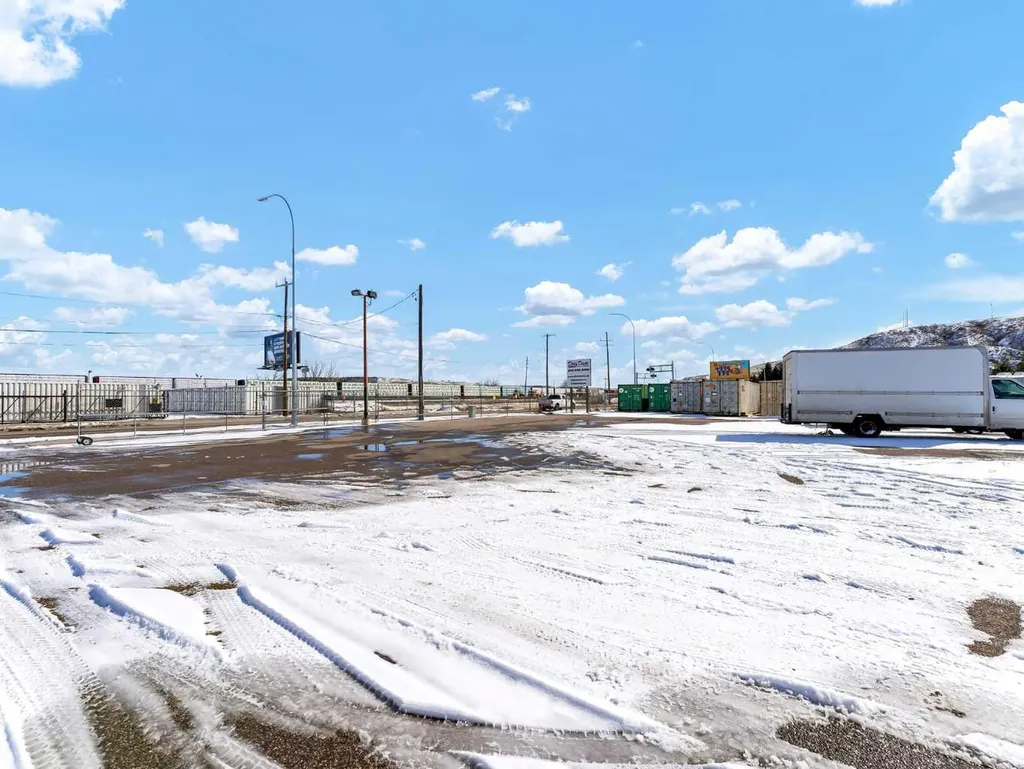 1229 South Railway Street SE Medicine Hat AB T1A 2W5
