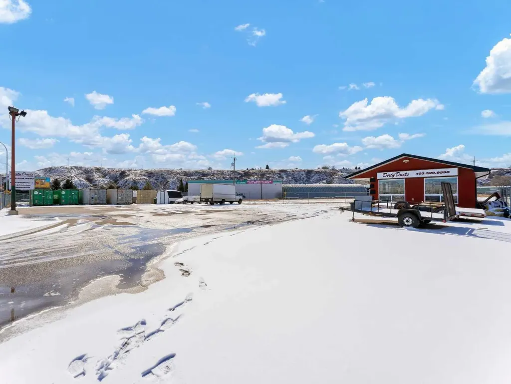 1229 South Railway Street SE Medicine Hat AB T1A 2W5
