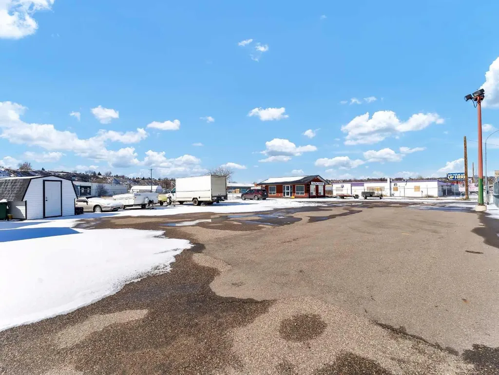 1229 South Railway Street SE Medicine Hat AB T1A 2W5