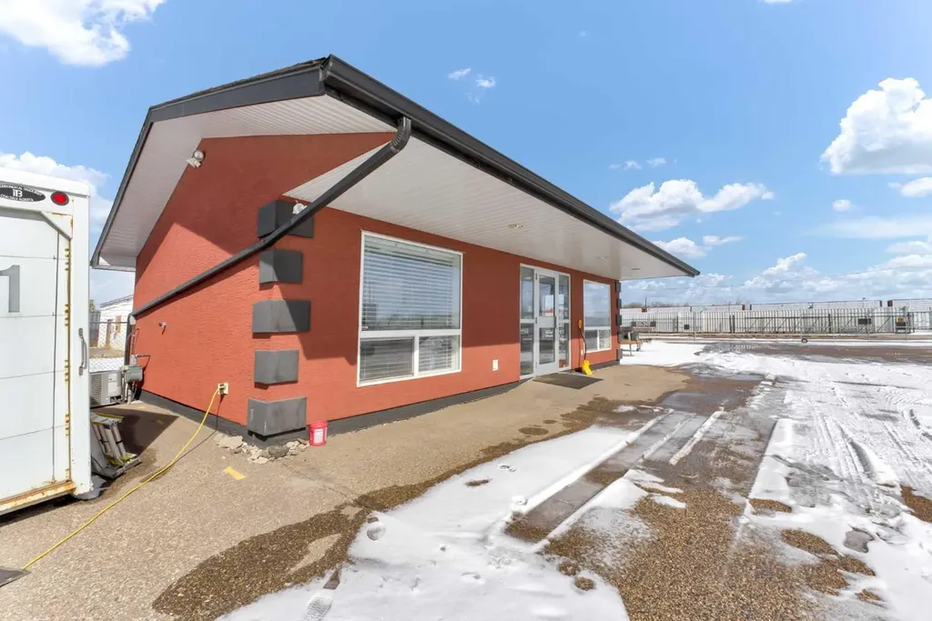 1229 South Railway Street SE Medicine Hat AB T1A 2W5