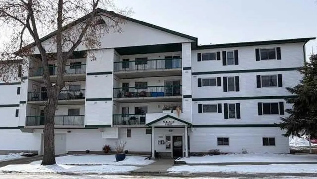 5007 52 Avenue Ponoka AB T4J 1S3