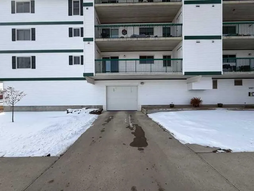 5007 52 Avenue Ponoka AB T4J 1S3