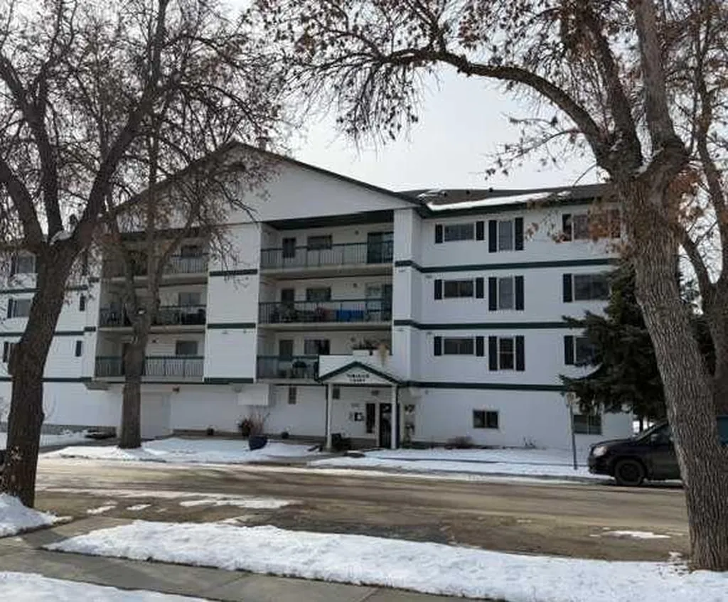 5007 52 Avenue Ponoka AB T4J 1S3