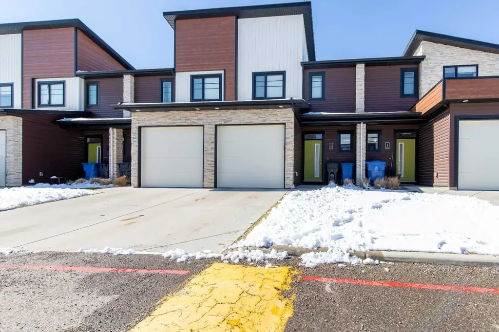 418 Highlands Boulevard W Lethbridge AB T1J 5K5