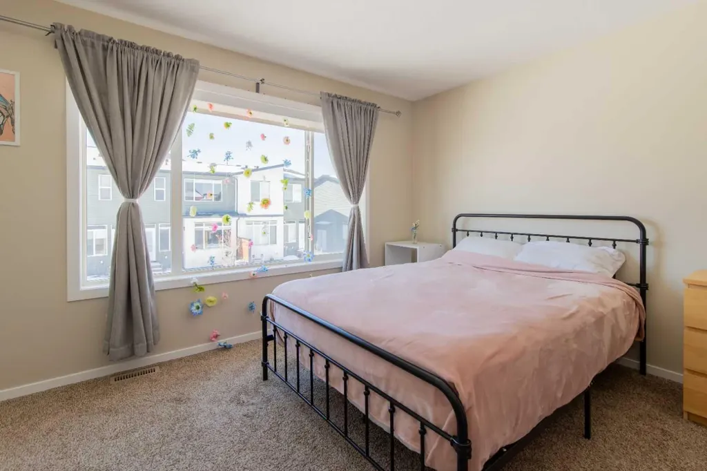 418 Highlands Boulevard W Lethbridge AB T1J 5K5