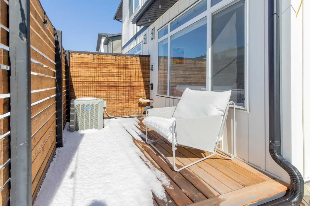 418 Highlands Boulevard W Lethbridge AB T1J 5K5