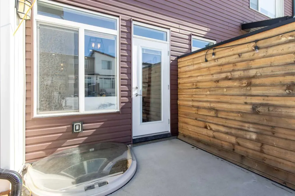 418 Highlands Boulevard W Lethbridge AB T1J 5K5
