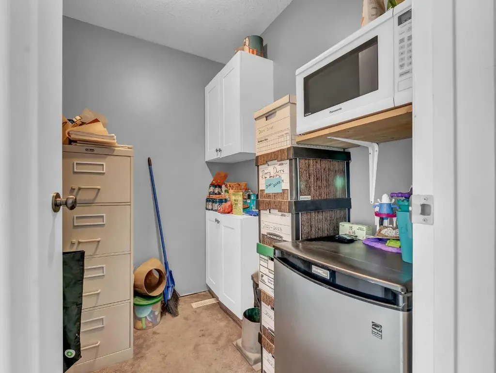 1229 South Railway Street SE Medicine Hat AB T1A 2W5