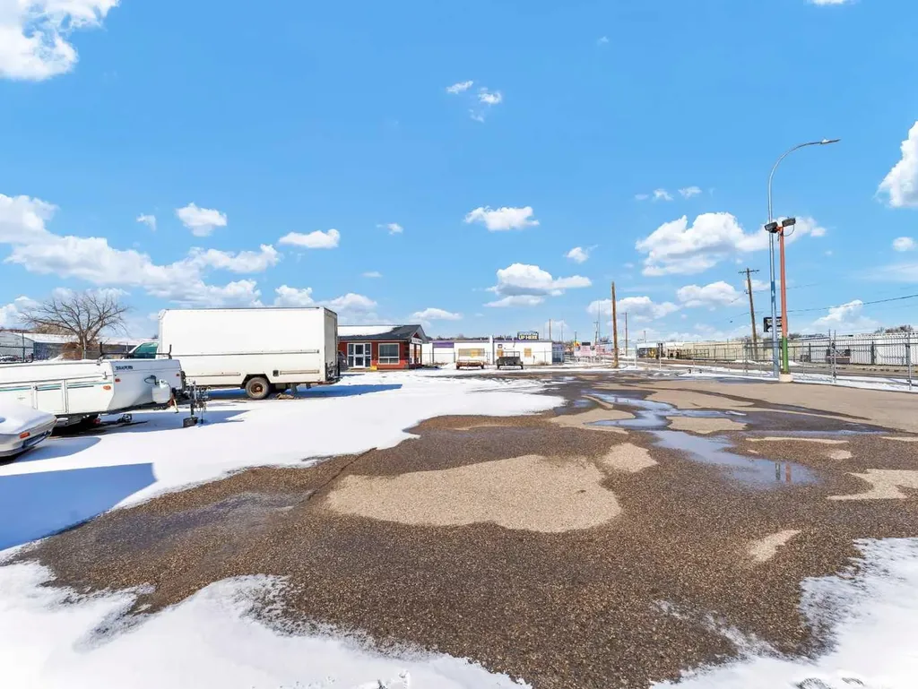 1229 South Railway Street SE Medicine Hat AB T1A 2W5