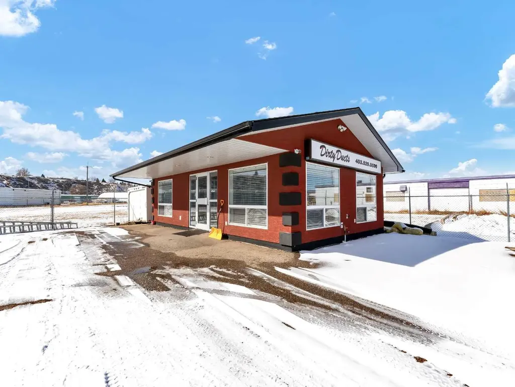 1229 South Railway Street SE Medicine Hat AB T1A 2W5