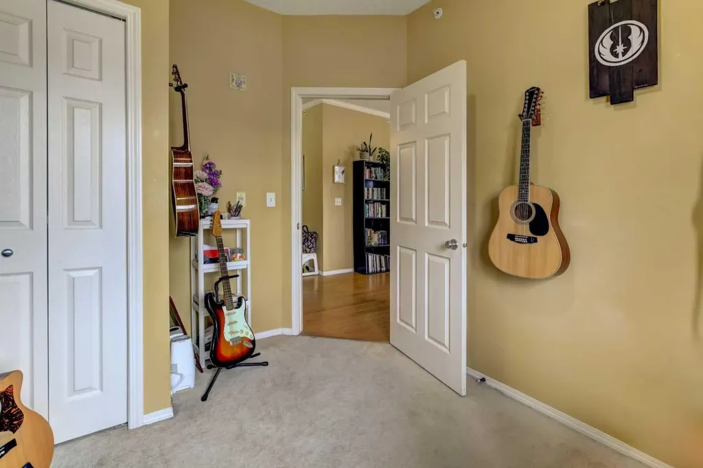 70 Panamount Drive NW Calgary AB T3K 5Z1