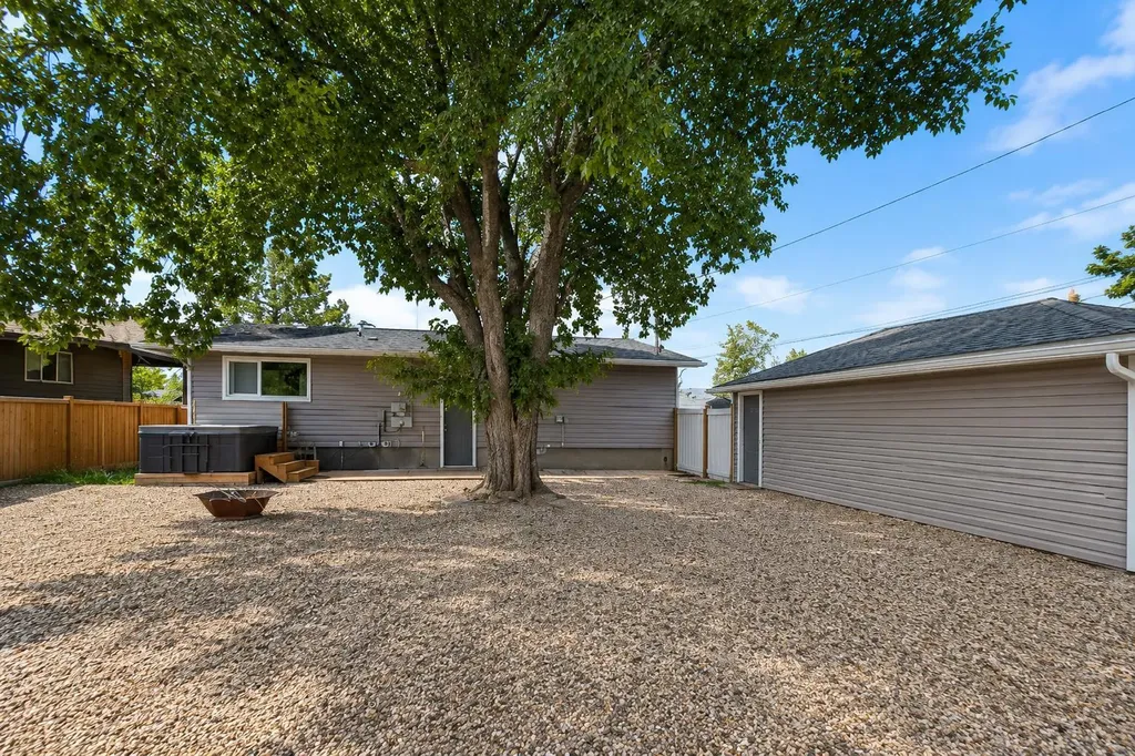 10124 110 Avenue Grande Prairie AB T8V 1S6